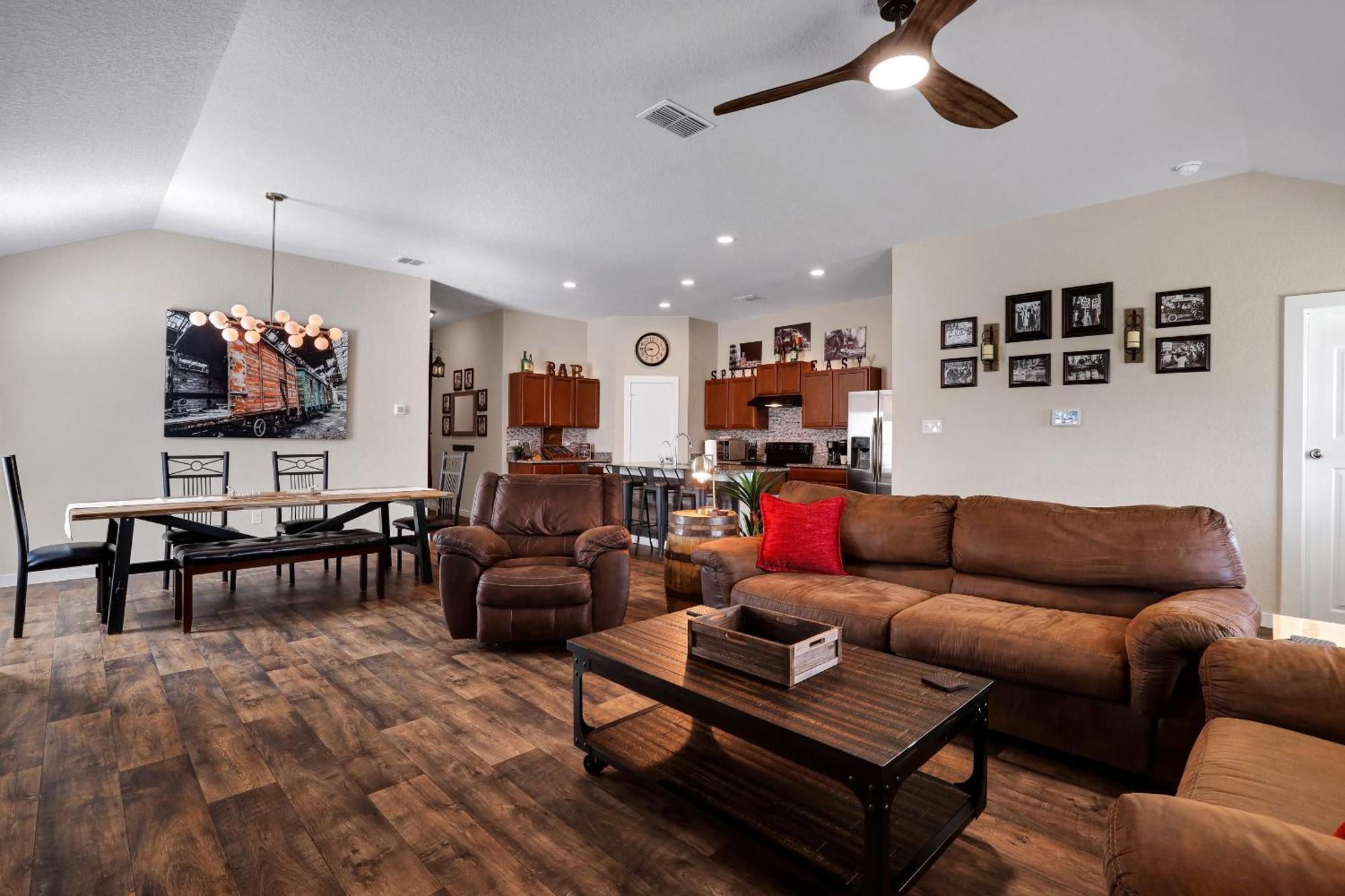 Speakeasy - A Birdy Vacation Rental San Antonio Ngoại thất bức ảnh